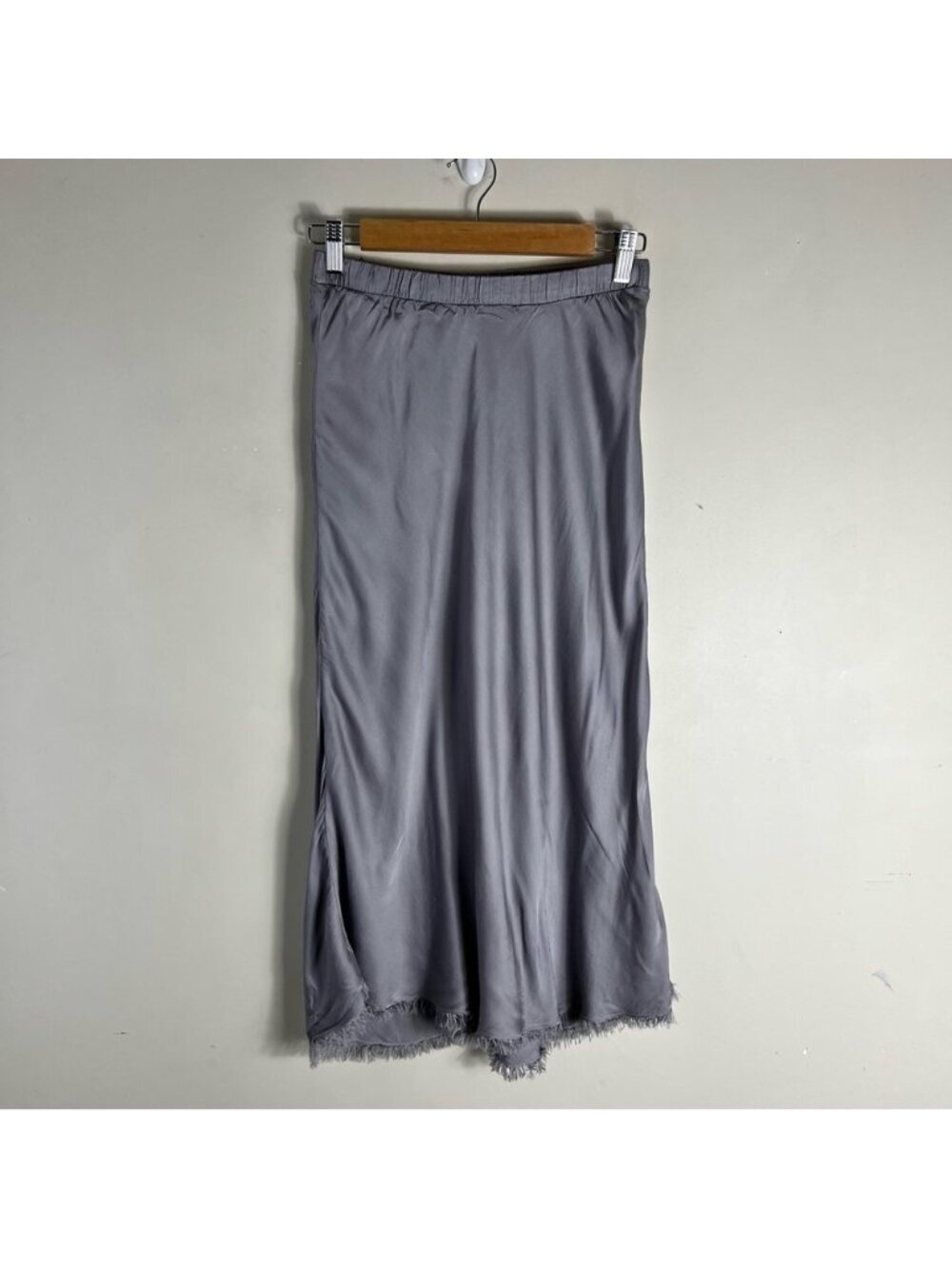 Nation LTD June Sateen V Neck Tee ,Mabel Bias Cut Luxe Sateen Midi Skirt Silver - Picture 5 of 16